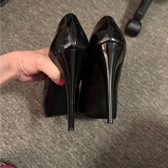 Guess - Picture 5 of 6